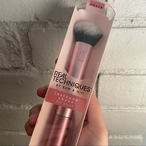 FREE with any purchase! ✨ Real Techniques Instapop Cheek Blush Brush